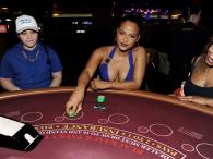 Christina Milian dekoncentrowała piersiami w kasynie